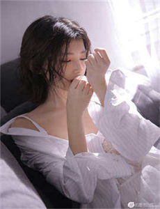翁公吮她的花蒂和奶水